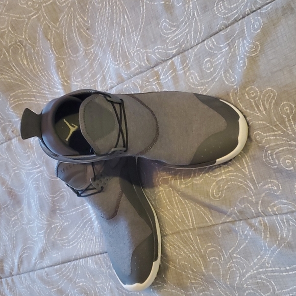 Grey Jordan size 12 - Picture 2 of 6